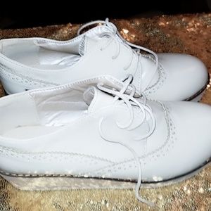 Platform Oxford cream color shoes
